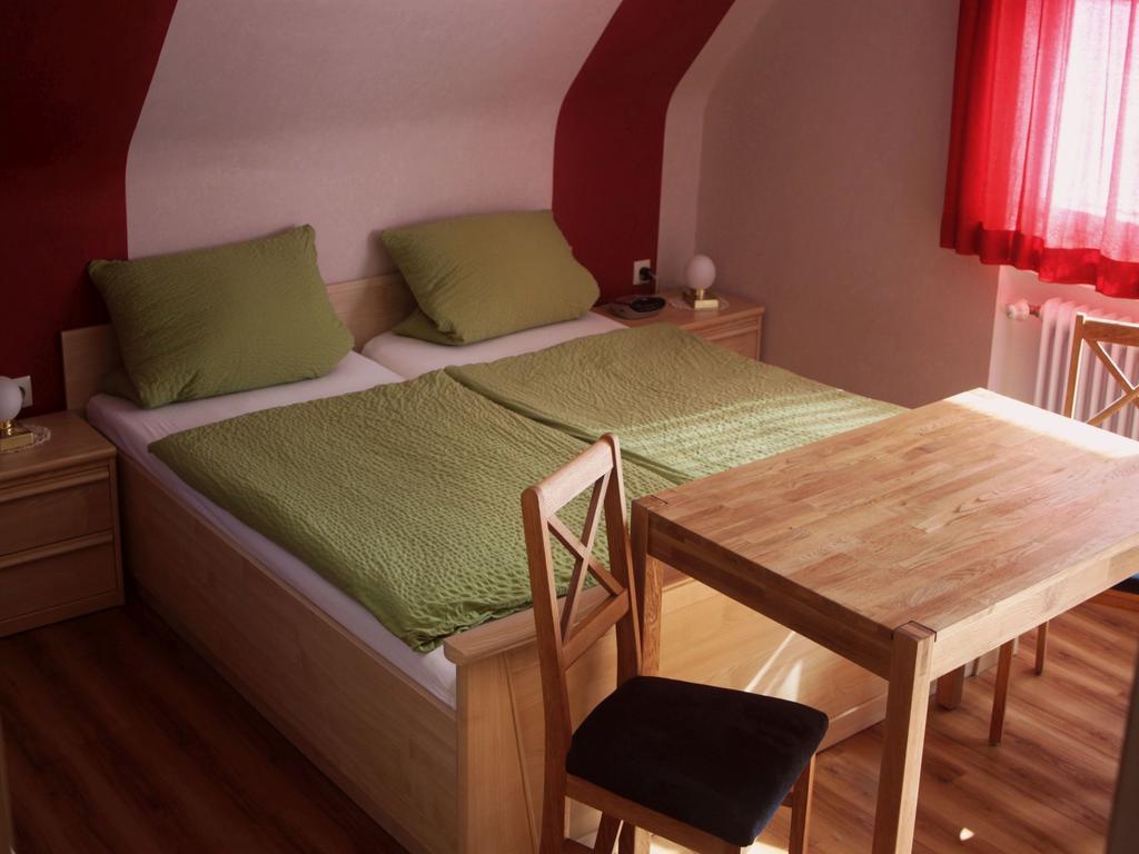 Cafe Pfaus Heidburg Hotell Mühlenbach Rum bild